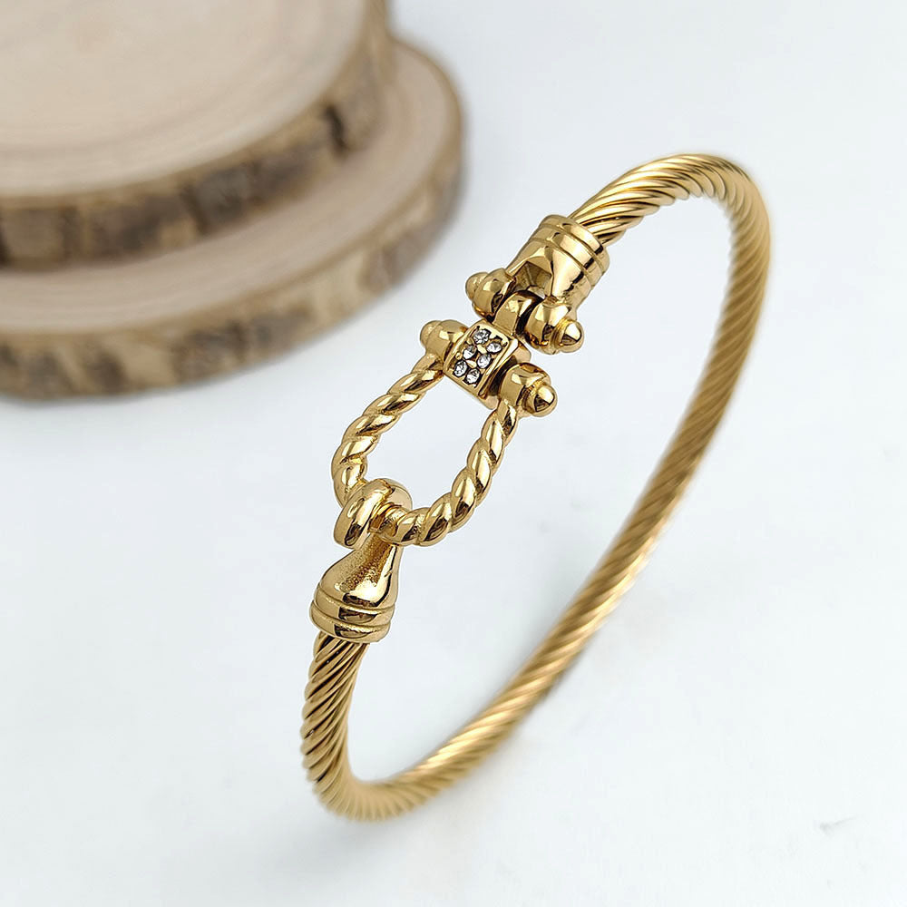 Twisted Diamond-Inlaid Horseshoe Clasp Bracelet – Titanium Steel