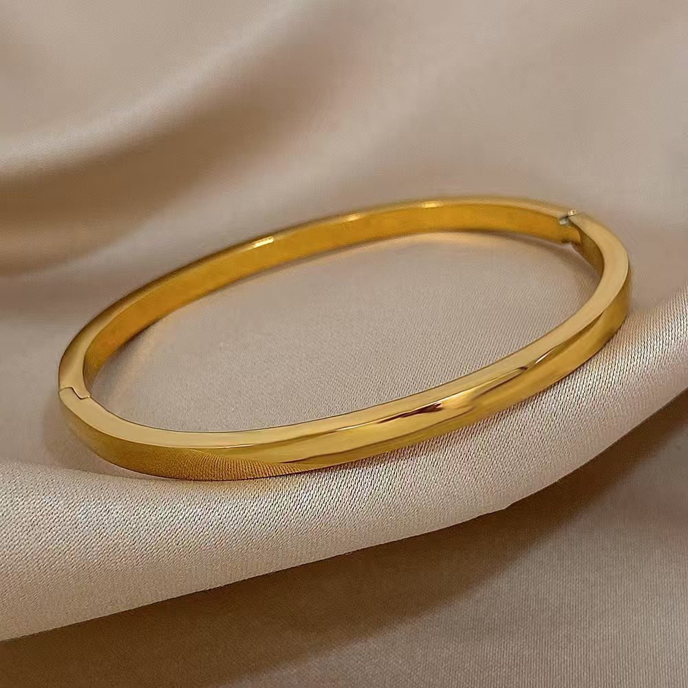 Glossy Curved Solid Oval Bracelet