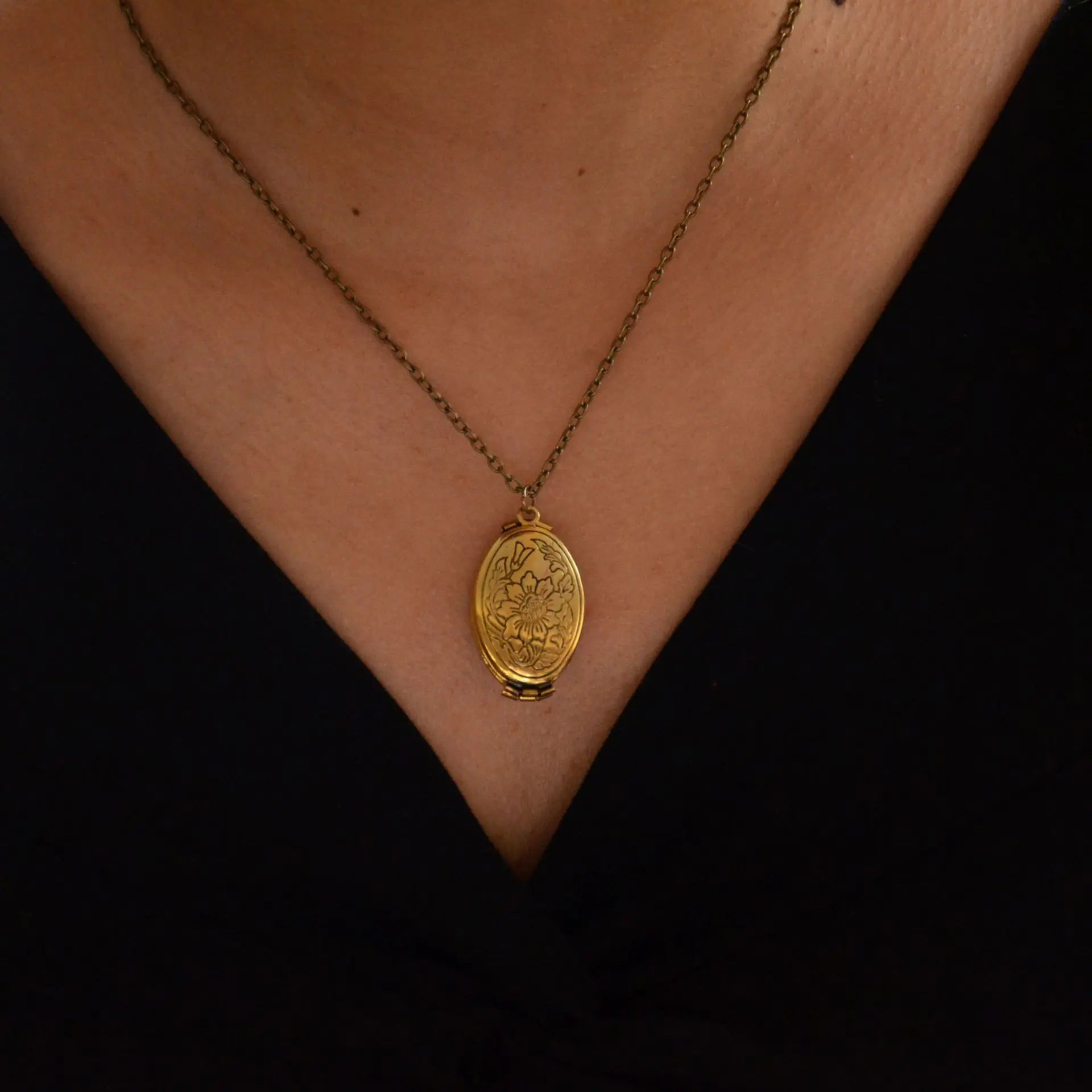 Layered Photo Box Pendant Necklace with Adjustable Design