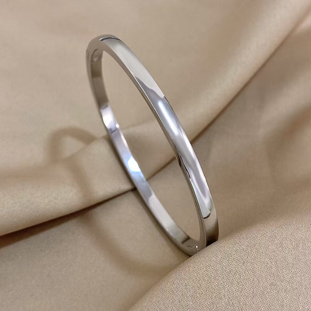 Glossy Curved Solid Oval Bracelet