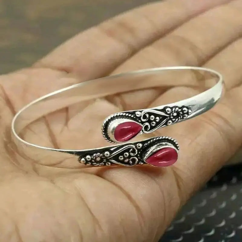 Retro Fashion Bracelet for Women - European & American Style